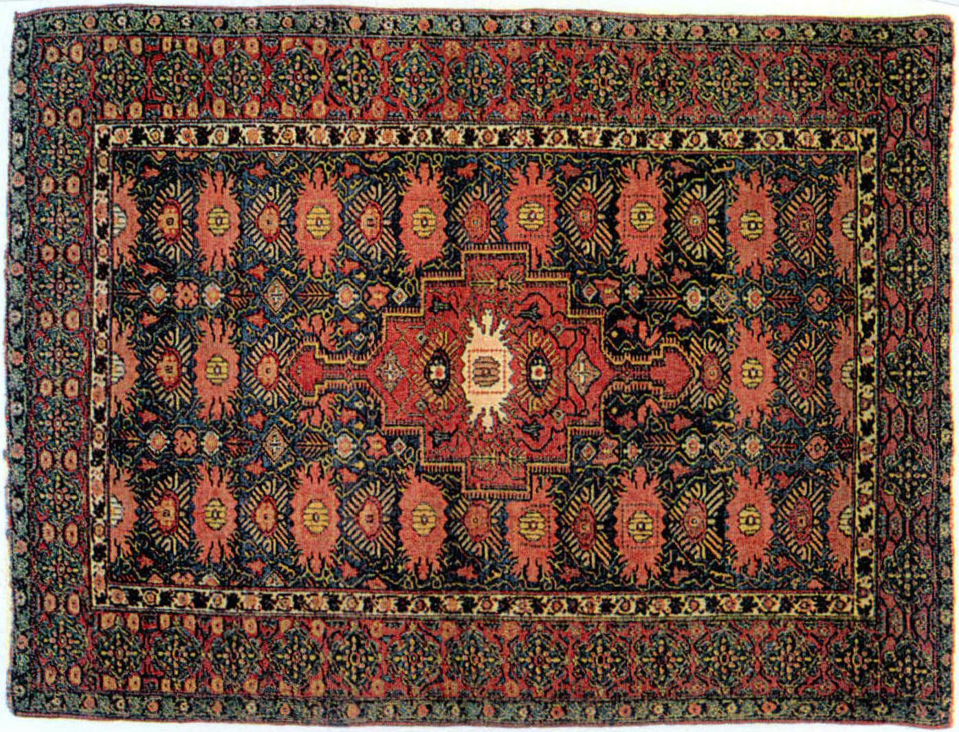 这是伊朗乡镇的地毯产品，采用典型的波斯靛蓝和红色